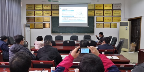 校企合作共建“湖南省伴生萤石综合回收利用氟化工工程技术研究中心座谈交流会”